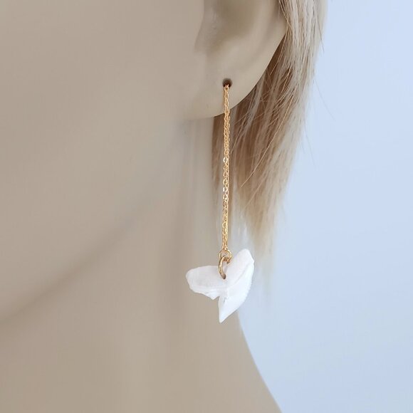 Tiger SHARKS TEETH Ear Threads Threader Earrings Gold Pair Shark Tooth 3-7/8" - Picture 1 of 5